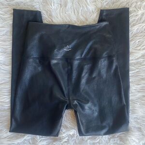 Beyond Yoga Leatherette High Waisted Midi Legging Women’s Size Small Black Foil